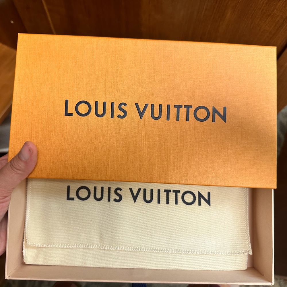 Louis Vuitton Box & dust bag
